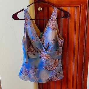 Sleeveless paisley print top.